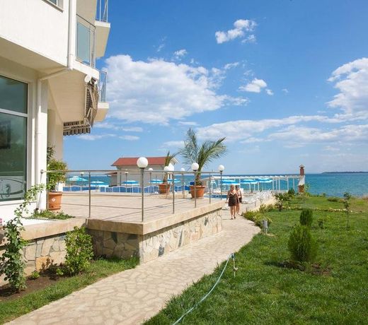 Nushev Hotel