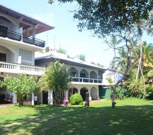 Sri Gemunu Beach Resort