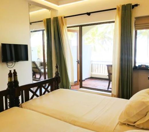 Sri Gemunu Beach Resort
