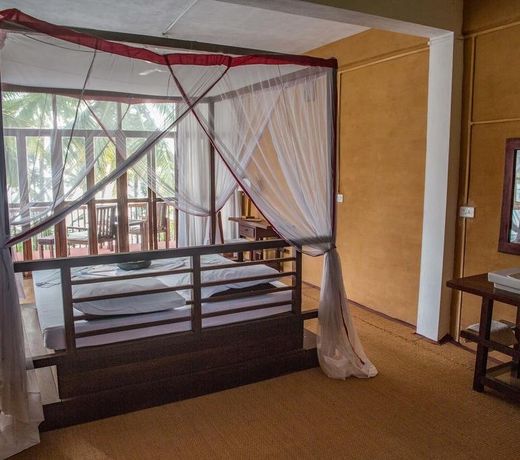 The Eco The Poolside Beach Retreat