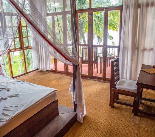 The Eco The Poolside Beach Retreat