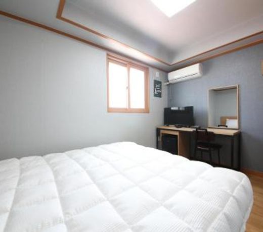 Gyeongju Bee House
