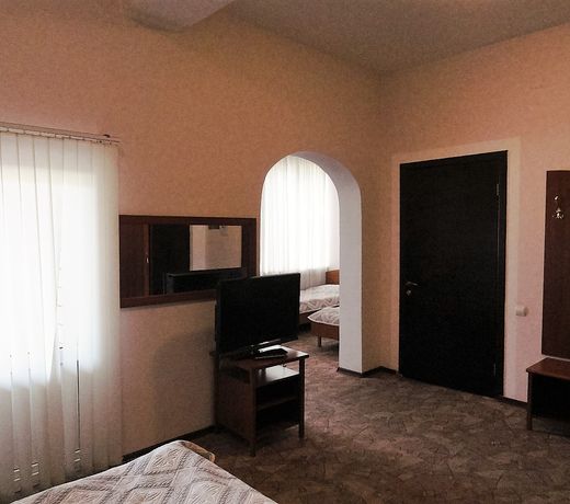 Utomlyonnye Solntsem Hotel