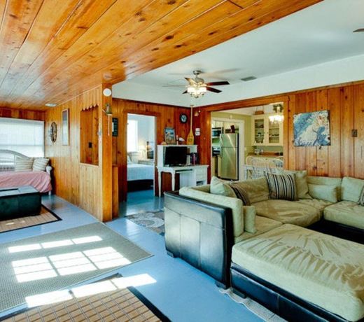 REDAWNING KATIE??S BEACH BUNGALOW