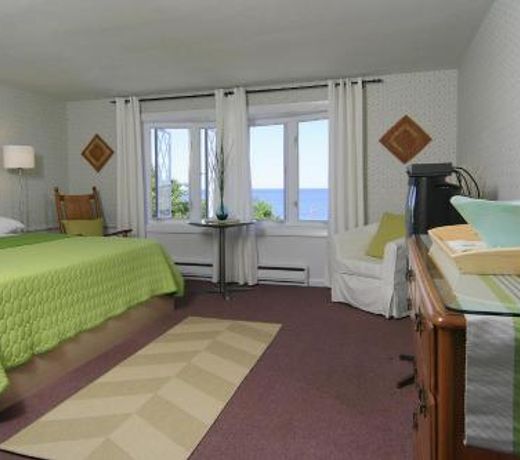 Eagle House Beachside Motel