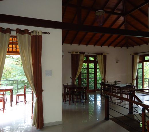 Tarana Hotel