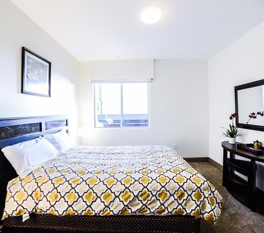 Hollywood Panorama Suites