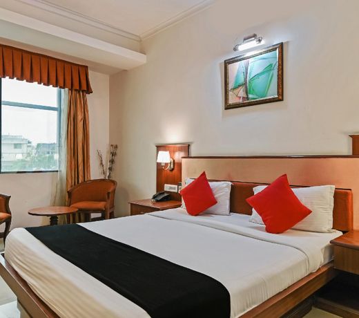Capital O 18514 Hotel Royal Empire
