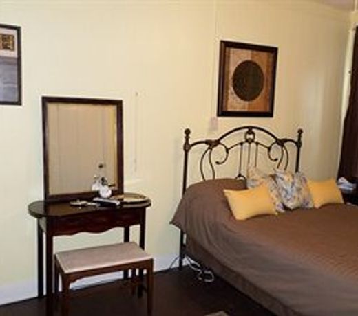 2 Sisters Bed & Breakfast