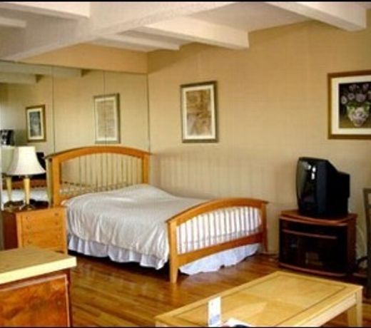 Atrium Suites
