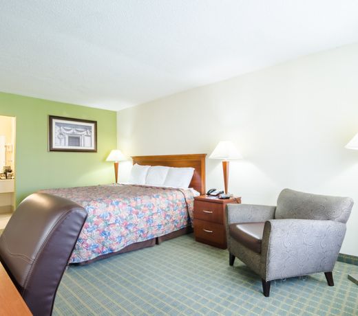 Rodeway Inn & Suites Greensboro Southeast