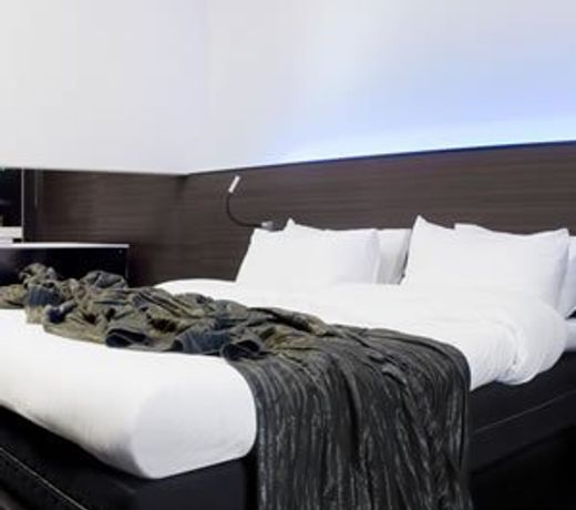 Carbon Hotel