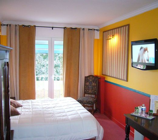 Chenal Hotel