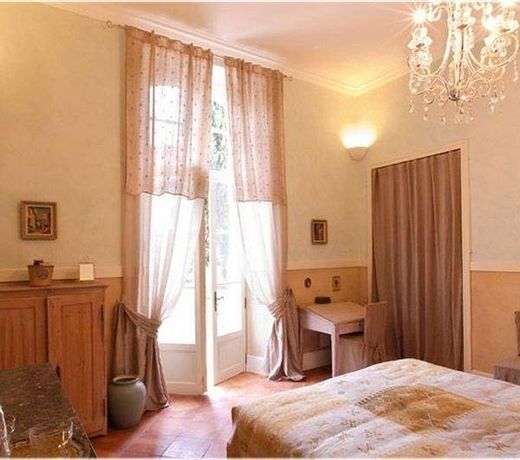LE PETIT CHATEAU ARGOUMBAT