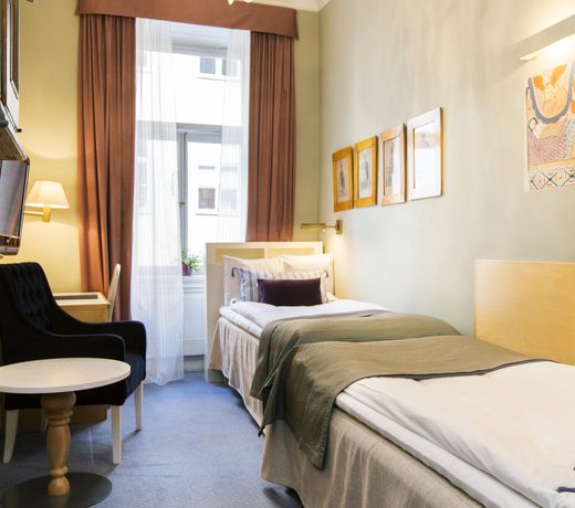 Lady Hamilton Hotel