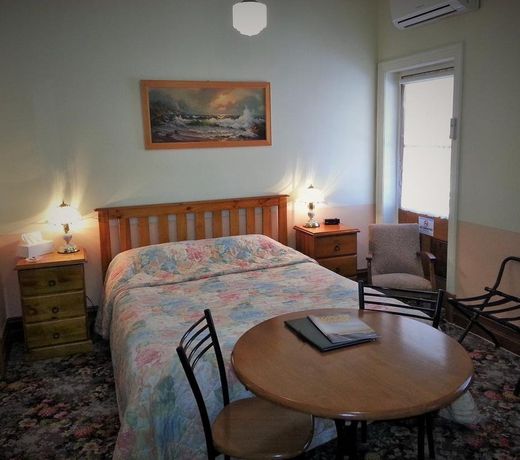 Sonbern Lodge Motel