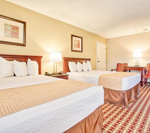 Days Inn & Suites by Wyndham Johnson City