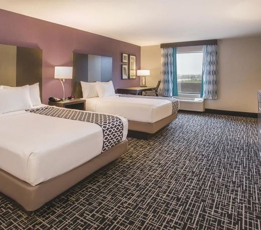 La Quinta Inn & Suits by Wyndham Pontoon Beach IL