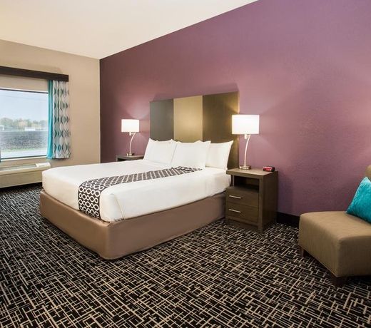 La Quinta Inn & Suits by Wyndham Pontoon Beach IL