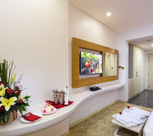 Diamond Bay Hotel