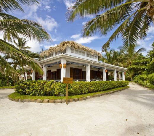 Victoria House Resort & Spa