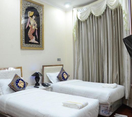 Mandalay Kandawgyi Inn
