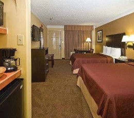 Days Inn by Wyndham Gonzales