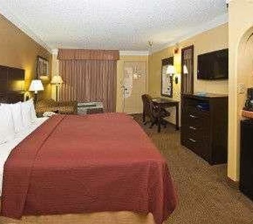 Days Inn by Wyndham Gonzales