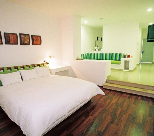 Seven Crown Express & Suites