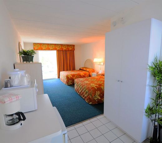Riviera Resort & Suites