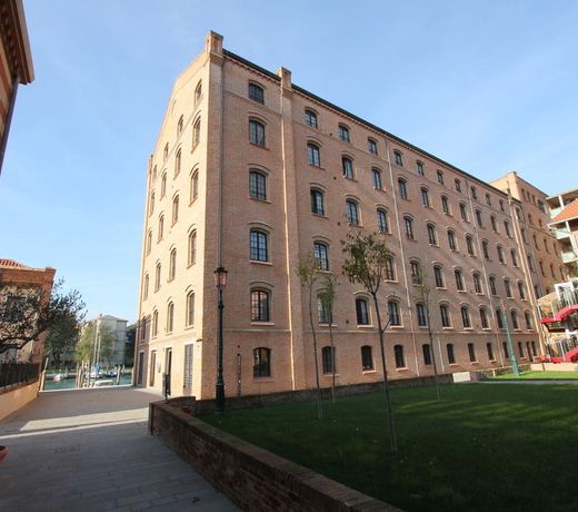 City Apartments Stucky