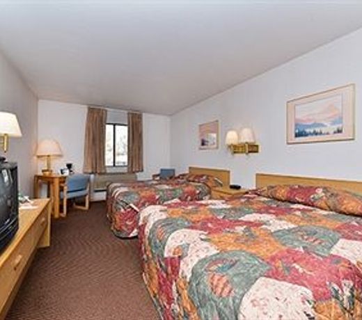 Sandhill Inn & Suites