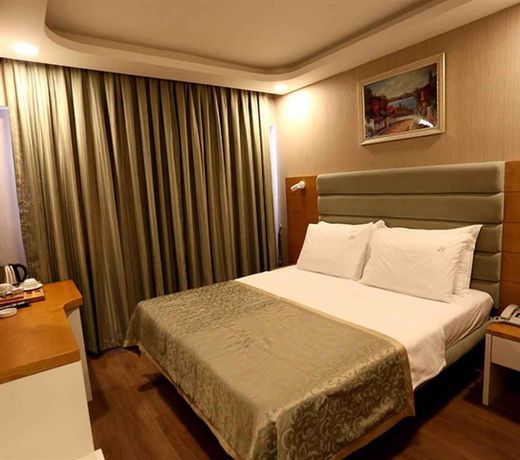 Life Corner Hotel