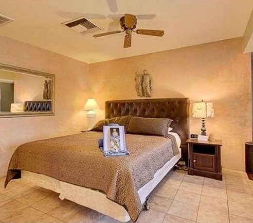 Helios â A Gay Menâs Clothing Optional Resort