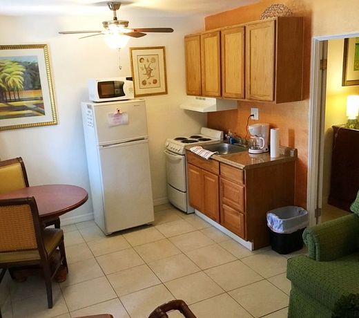 Sir David Guesthouse - Adults Only