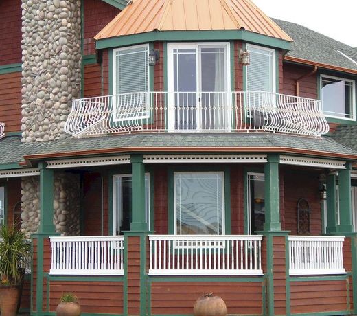 Collins Inn & Seaside Cottages