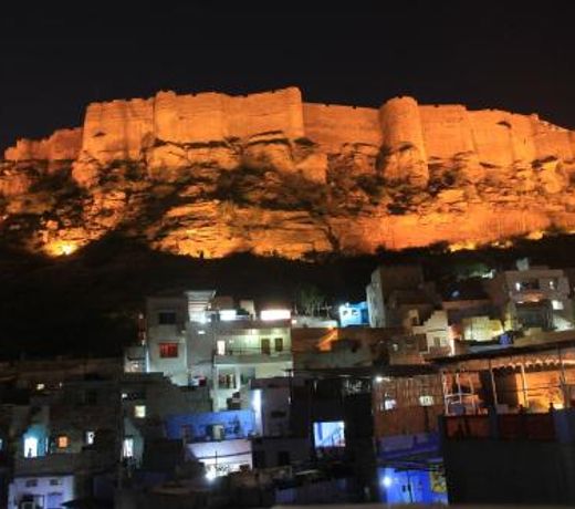 Tanu Guest House