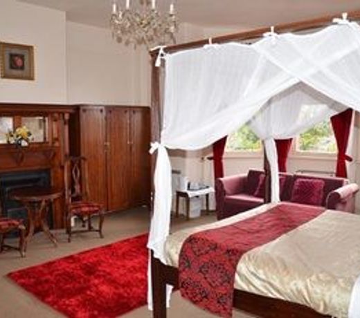 Leura House