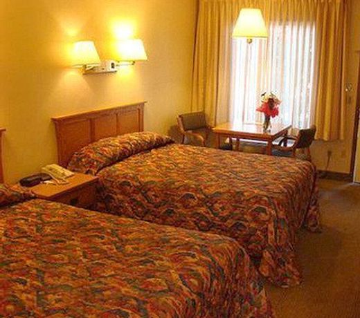 Sundowner Inn Forsyth