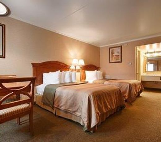Best Western PLUS Revere Inn & Suites