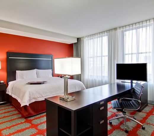 Hampton Inn and Suites Cincinnati - Downtown