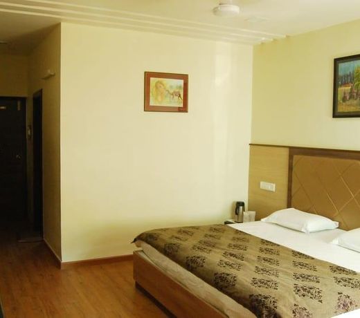 Hotel  Savera Palace