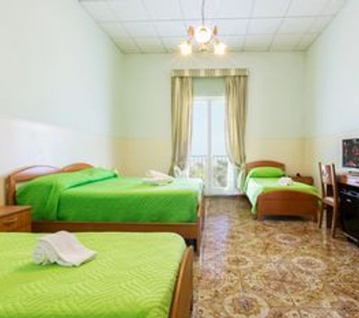 Sisters Hotel