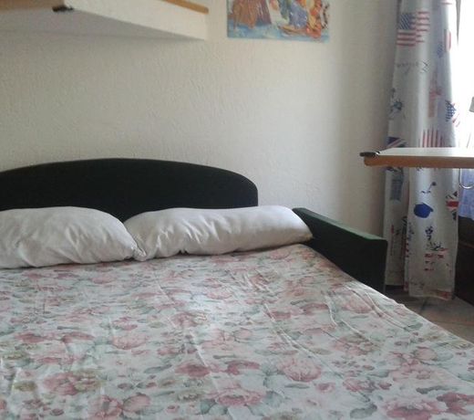 CHEZ MILLIERY