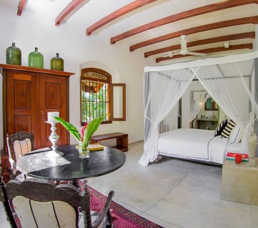 MO River House Luxury Villa