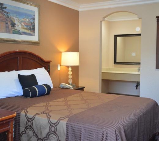 Tustin Motor Lodge