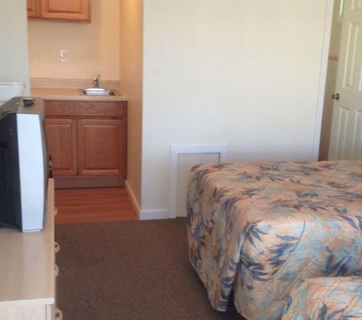 Island Breeze Motel