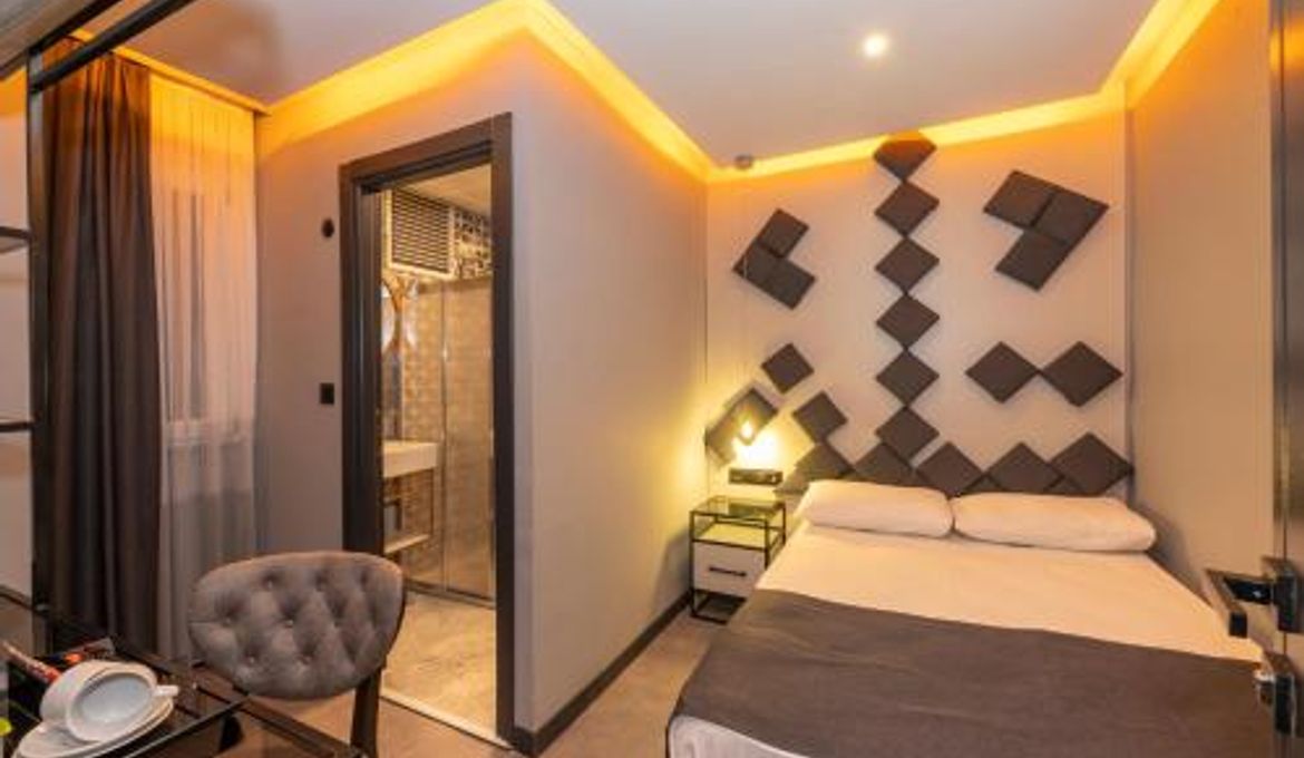 White Palace Hotel