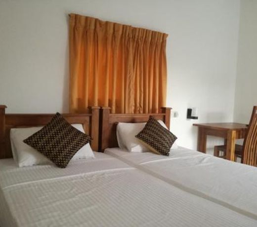 Deshani Holiday Inn