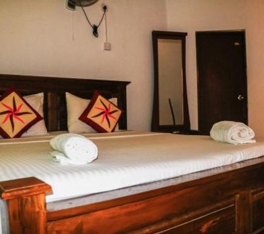 Deshani Holiday Inn